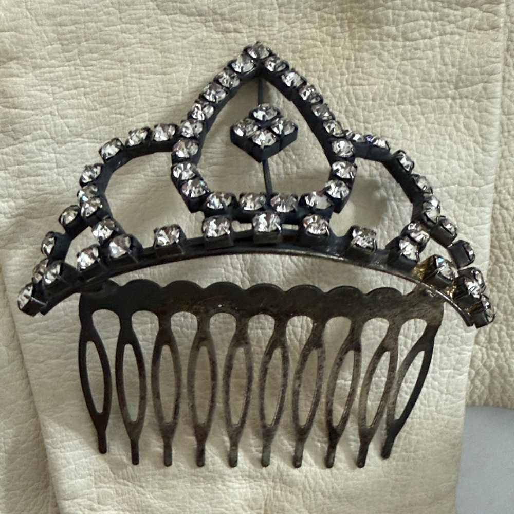 Decorative Rhinestone Hair encrusted metal hair side comb.Wedding accessories